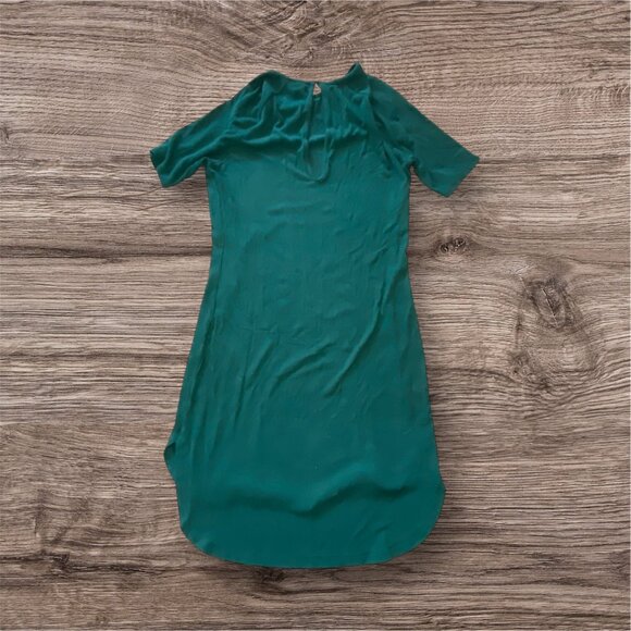 Green Short Sleeve Ribbed Knit Dress With Keyhole Back & High-Low Hem Size M - Picture 2 of 5